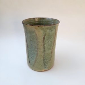 Florero verde faceteado