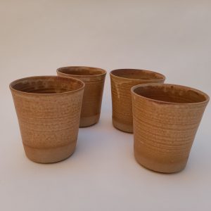 Juego de 4 vasos grandes beiges