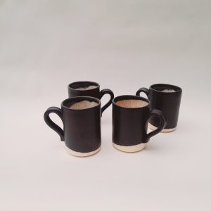 Tazas de café grandes negras